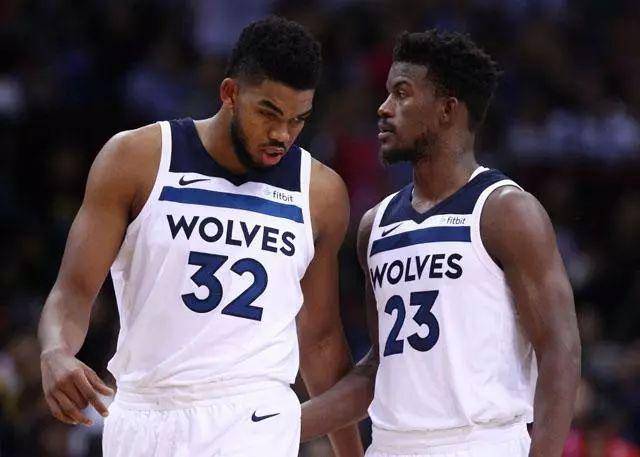 中国冰壶男队5连胜锁定循环赛前三 向米兰冬奥席位冲刺（中国冰壶男队豪取五连胜，稳居循环赛前三，冲击米兰冬奥名额）