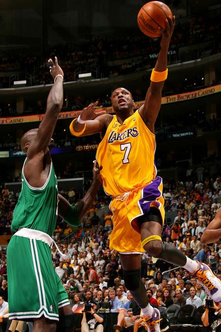 卡斯尔：东契奇是多次入选全明星的球员，不可能完全阻止他（卡斯尔：东契奇多次全明星在身，想彻底限制他不现实）