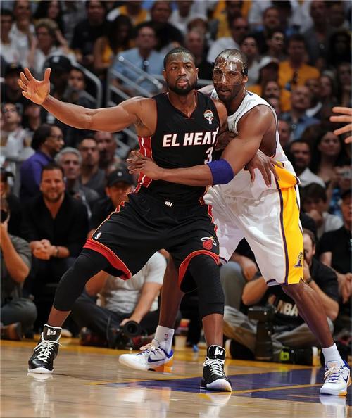 记者：世界杯抽签仪式开始前，大力神杯已经抵达华盛顿（世界杯抽签未启，大力神杯已抵达华盛顿）