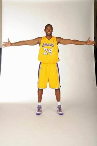 柏林联合vs弗赖堡：容诺夫、斯卡克首发，金特尔、格里福出战（柏林联合迎战弗赖堡：容诺夫、斯卡克先发，金特尔、格里福出场）