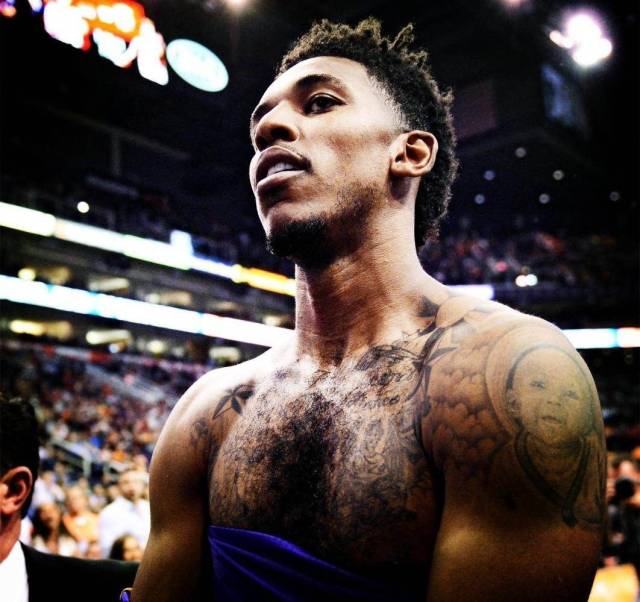 澎湃：泰州开建“苏超”冠军奖杯打卡点，预计12月上旬亮相（泰州启动建设“苏超”冠军奖杯打卡点，预计12月上旬对外亮相）