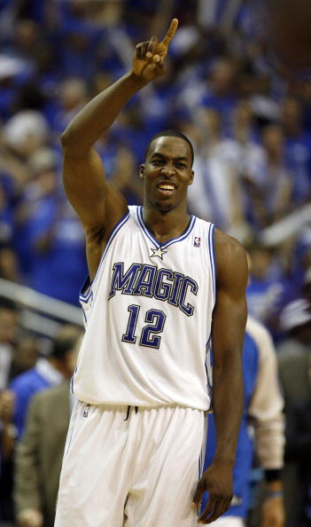 斯基拉：罗马已向切利克开3年新合同，一些欧洲俱乐部正在关注（斯基拉：罗马已向切利克提供为期三年的新约，欧洲多队持续关注）