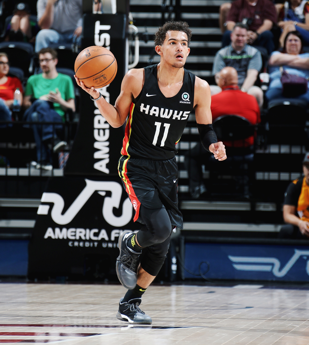 刘伟国：捧起中甲冠军奖杯很激动，明年力争在中超站稳脚跟（刘伟国：中甲捧杯激动不已，明年力争立足中超）